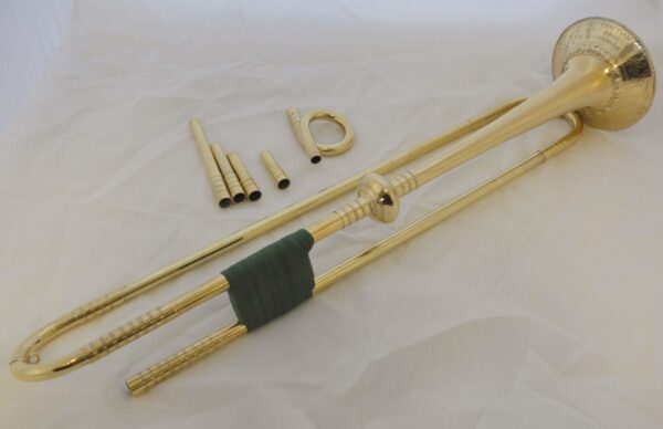 C.Bosc - Natural trumpet without holes, tones D 415 Hz, C 440 Hz, with hand engraved garland and historic tubing - Image 4